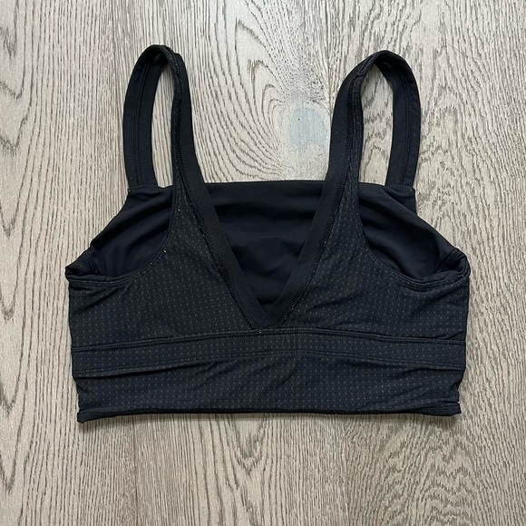 Lululemon Mesh Detail Reversible Sports Bra | Size 8 - Picture 5 of 6